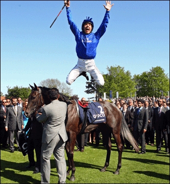 Franki Dettori, performing his trademark leap off the winners' back. Image: Google Images